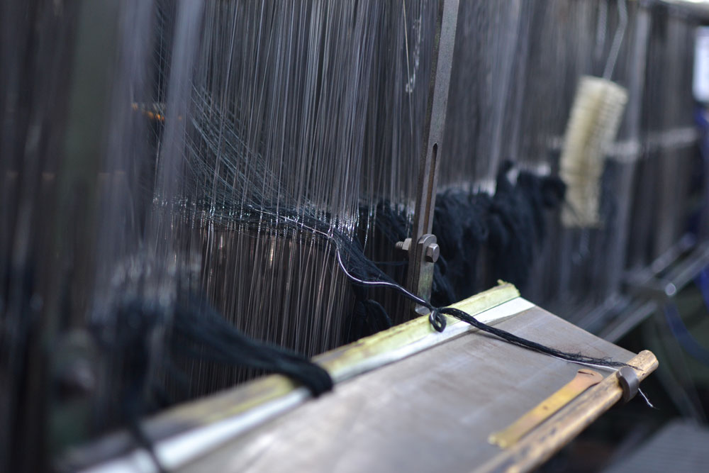 葛利毛織工業株式会社（くずりけおりこうぎょう）尾州織物 ウールの産地低速のションヘル