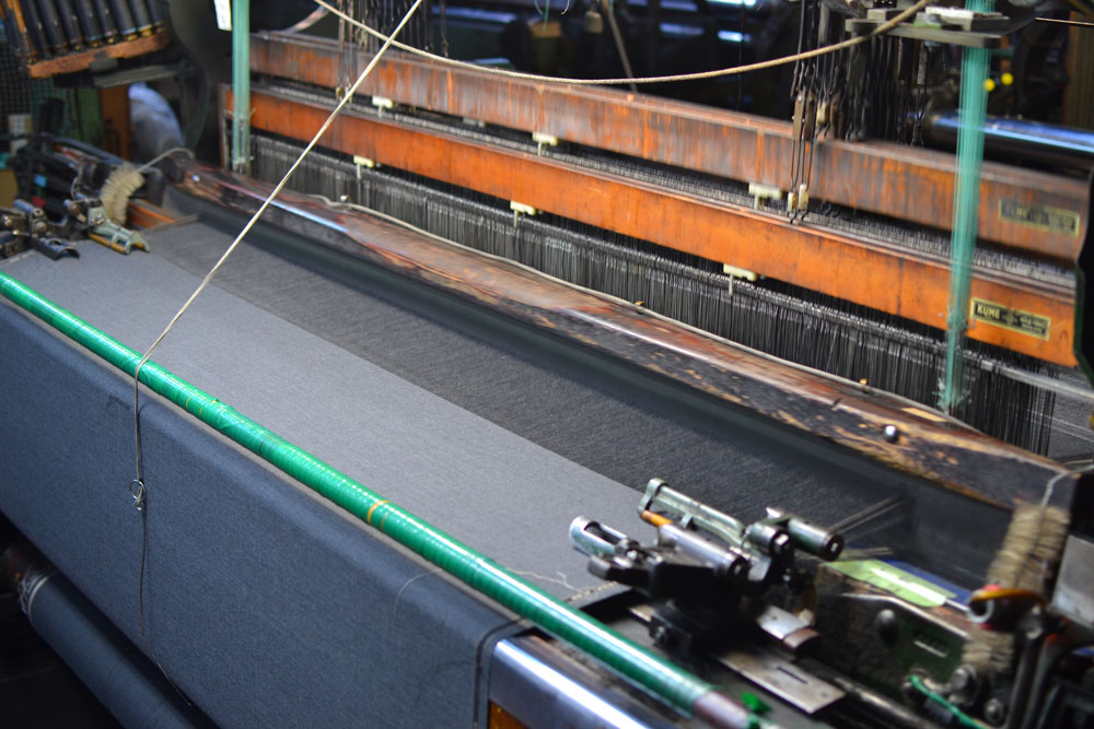 葛利毛織工業株式会社（くずりけおりこうぎょう）尾州織物 ウールの産地低速のションヘル